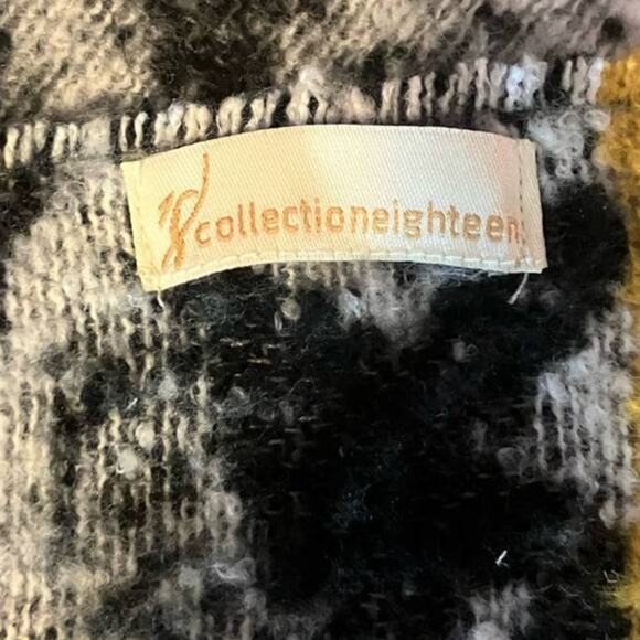 Collection Eighteen Women's B/W & Yellow Animal Print Pashmina Sweater Wrap OS - Picture 6 of 6